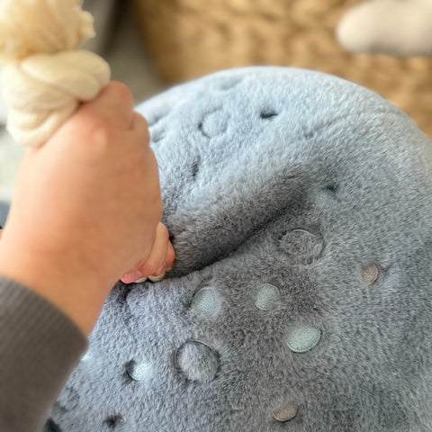 WHALE POUF