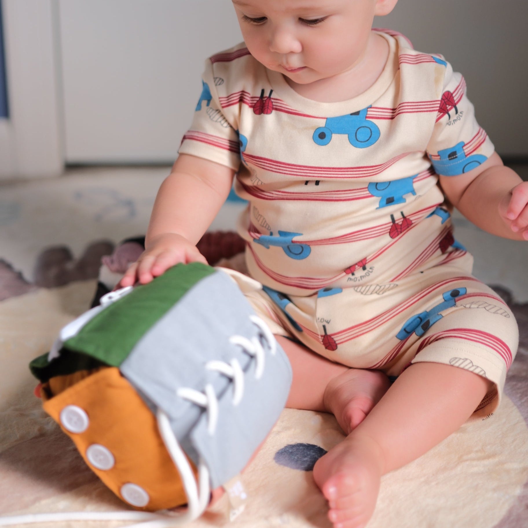 BUSY CUBE – Little Lamb Kind