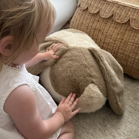 BUNNY POUF